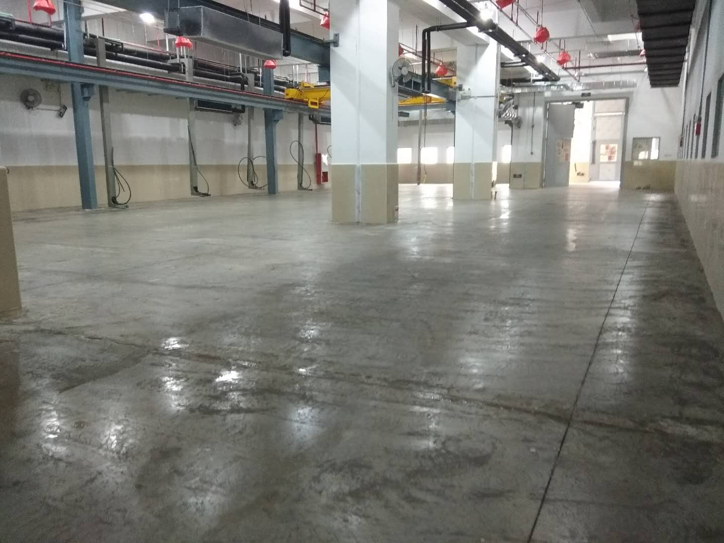 为什么我不爽快地告诉你环氧地坪漆施工价格是多少钱一平方？