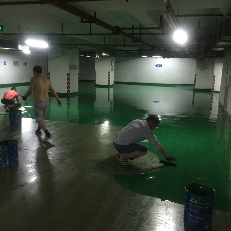 炎炎夏日，环氧地坪施工工人也“凌晨3点不回家”
