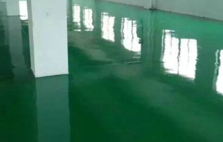 环氧地坪漆施工后平整度不够高的原因是什么？