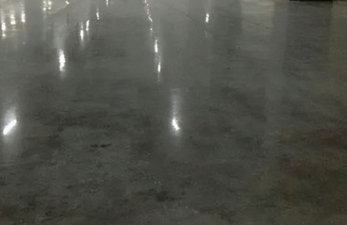 厦门固化剂地坪比普通地坪更防滑更安全吗？